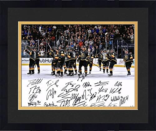 Framed Vegas Golden Knights Autographated 16 x 20 Sezonul inaugural Stick Salute Fotografie cu 26 de semnături - Fotografii NHL autografate