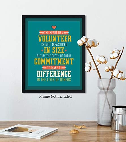 Govivo Inima unui voluntar nu este măsurată ca mărime - imprimeu de artă de perete pe un fundal albastru și verde - 8x10 tipărit