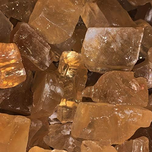 O mulțime de 500 de carate de calcit mic de citrin dur + o piatră prețioasă fațetată gratuită - cristal natural de pietre brute