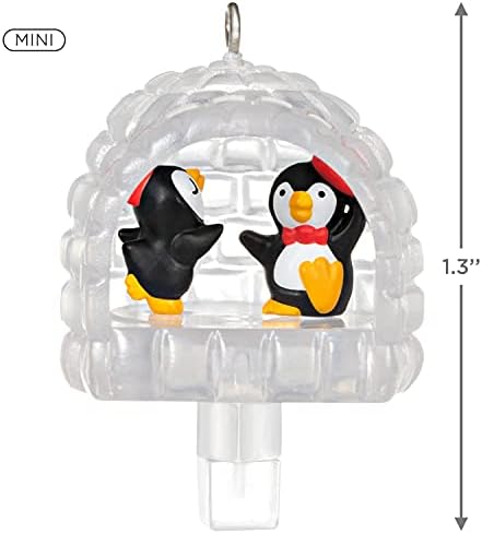 Hallmark Keepsake de 1,3 Miniatură Ornament de Crăciun 2021, Mini Igloo Twirl-About Pinguins, Motion